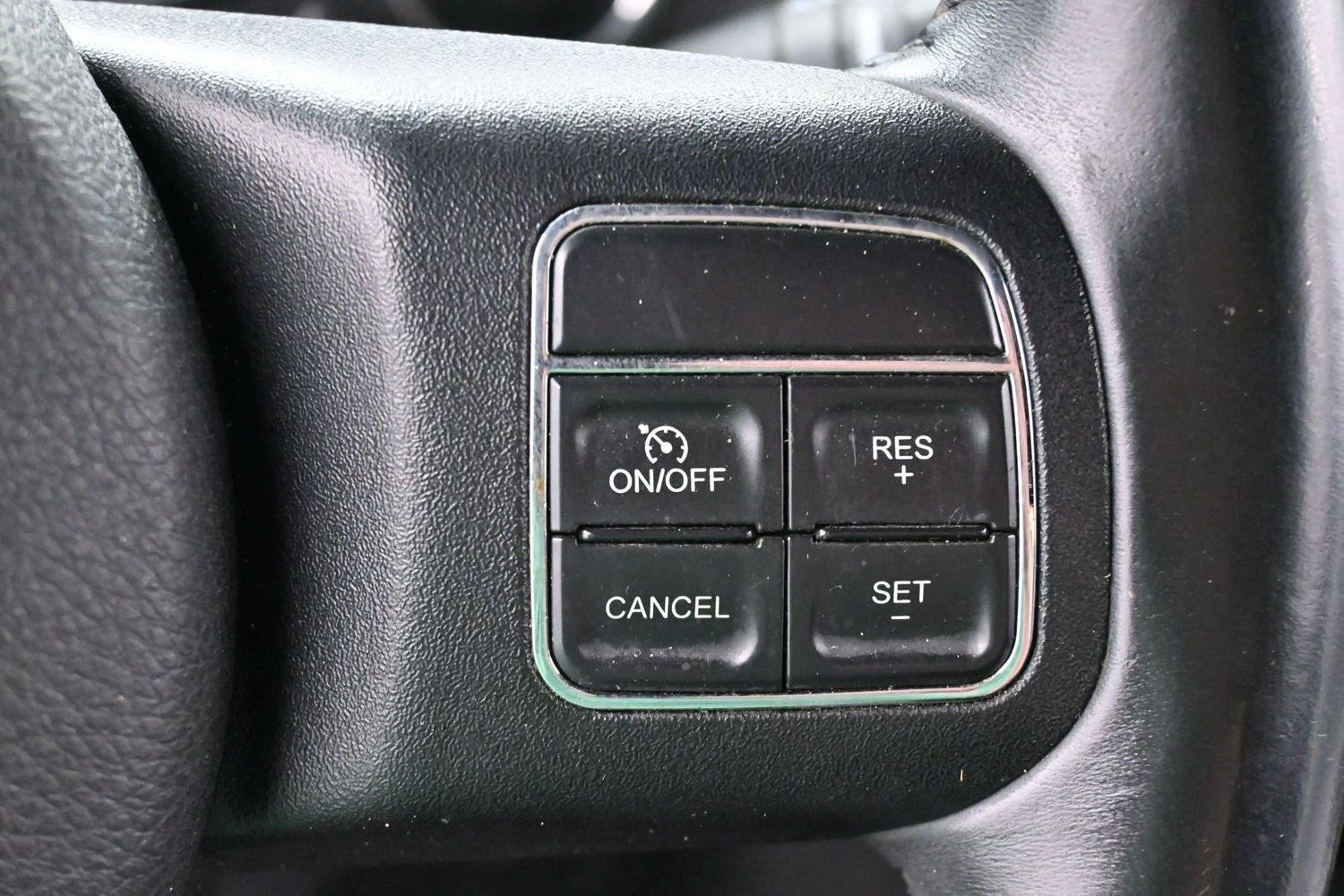 Used 2015 Bright White Clearcoat Jeep Sport image 18
