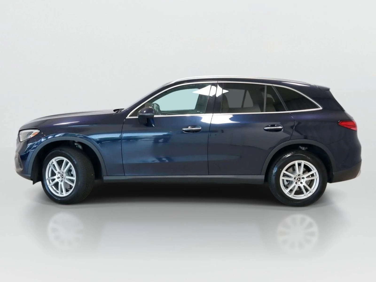 Used 2023 Nautical Blue Metallic Mercedes-Benz GLC 300 image 2