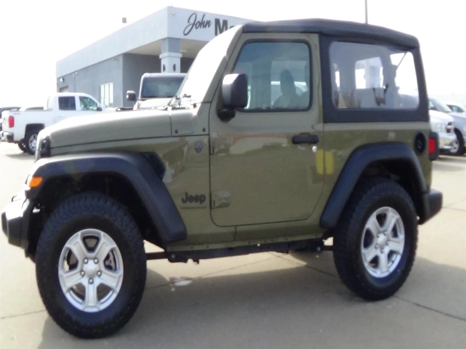 Certified Used 2025  Jeep Sport image 1