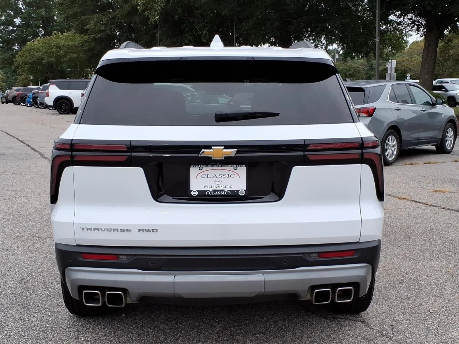 Used 2025 Summit White Chevrolet AWD LT image 8
