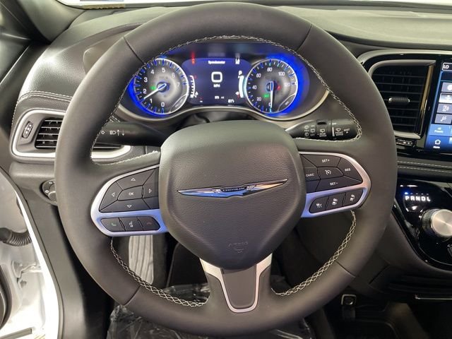 New 2025 Bright White Clear-Coat Exterior Paint Chrysler Select image 19