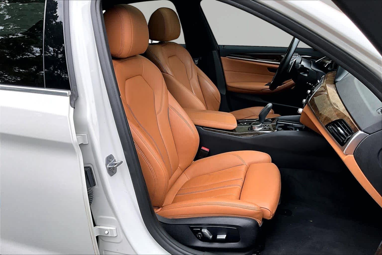 Used 2019 Alpine White BMW 540i xDrive image 9