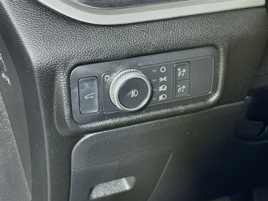 Used 2022 Gray Ford XLT image 10