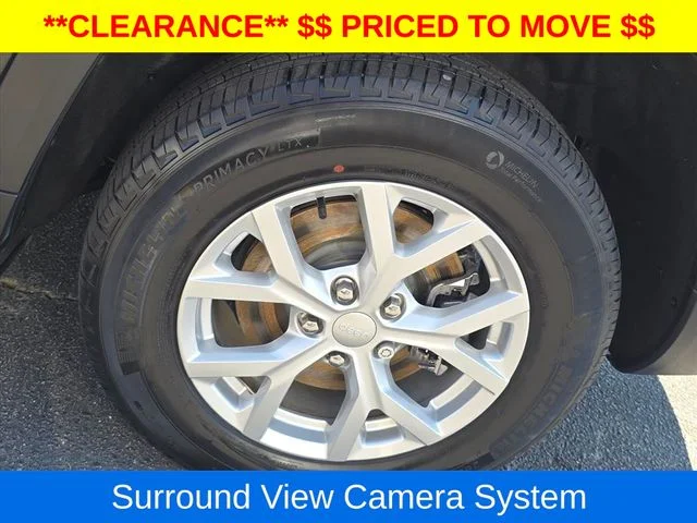 Used 2023  Jeep Limited image 35