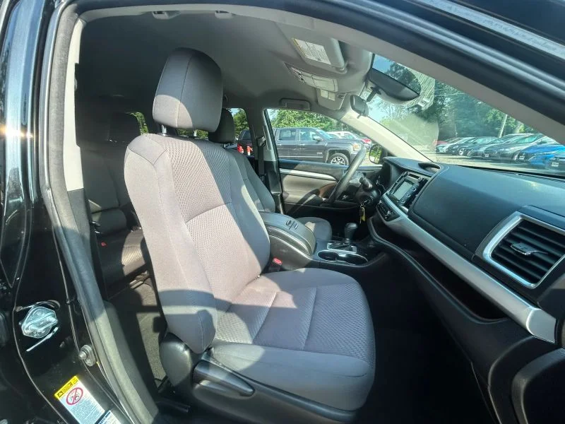 Used 2018 Black Toyota LE Sport Utility 4D image 22