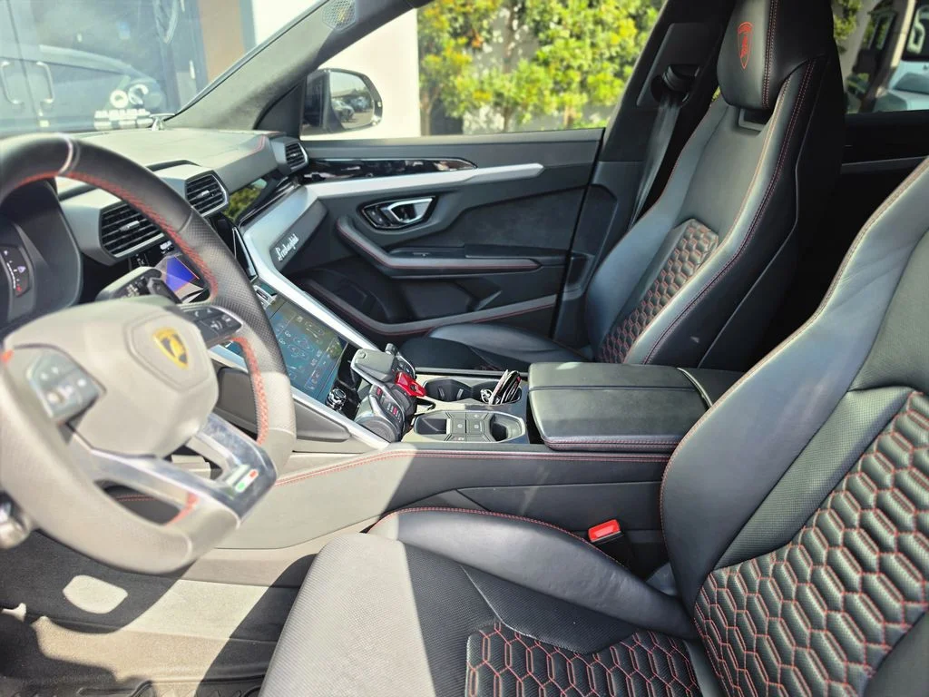Used 2022 Bianco Icarus Metallic Lamborghini Base image 18