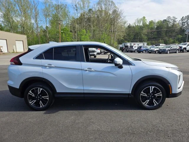 Used 2025 White Mitsubishi SE image 9