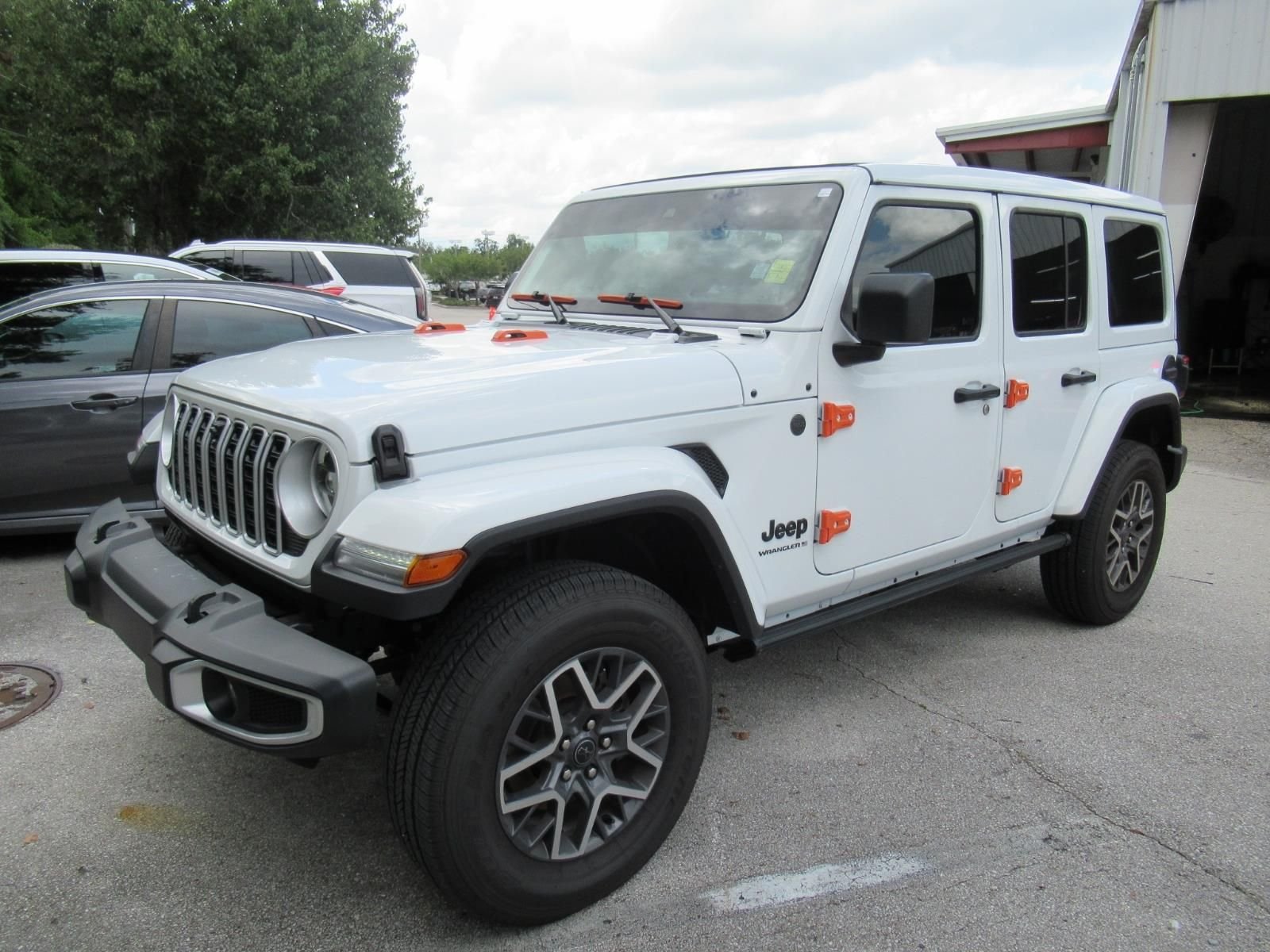 Used 2025 White Jeep Sahara image 3