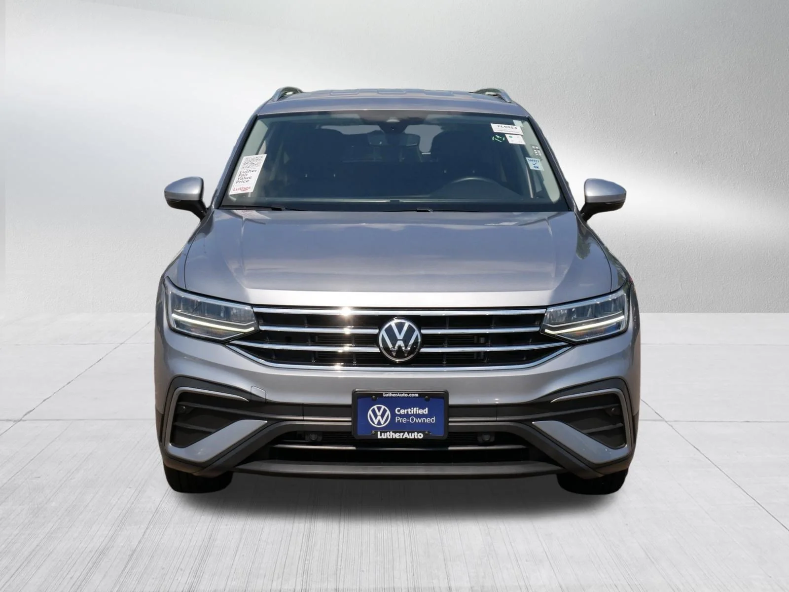 Certified Used 2023 PYRITE SILVER Volkswagen SE image 2