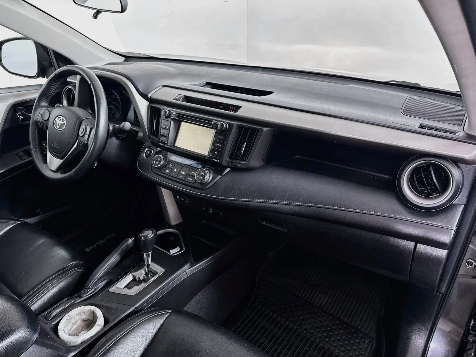 Used 2017 Gray Toyota XLE image 25