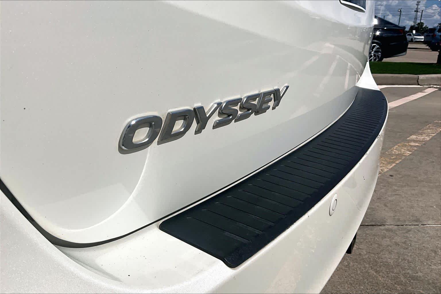 Used 2019 White Diamond Pearl Honda Elite image 31