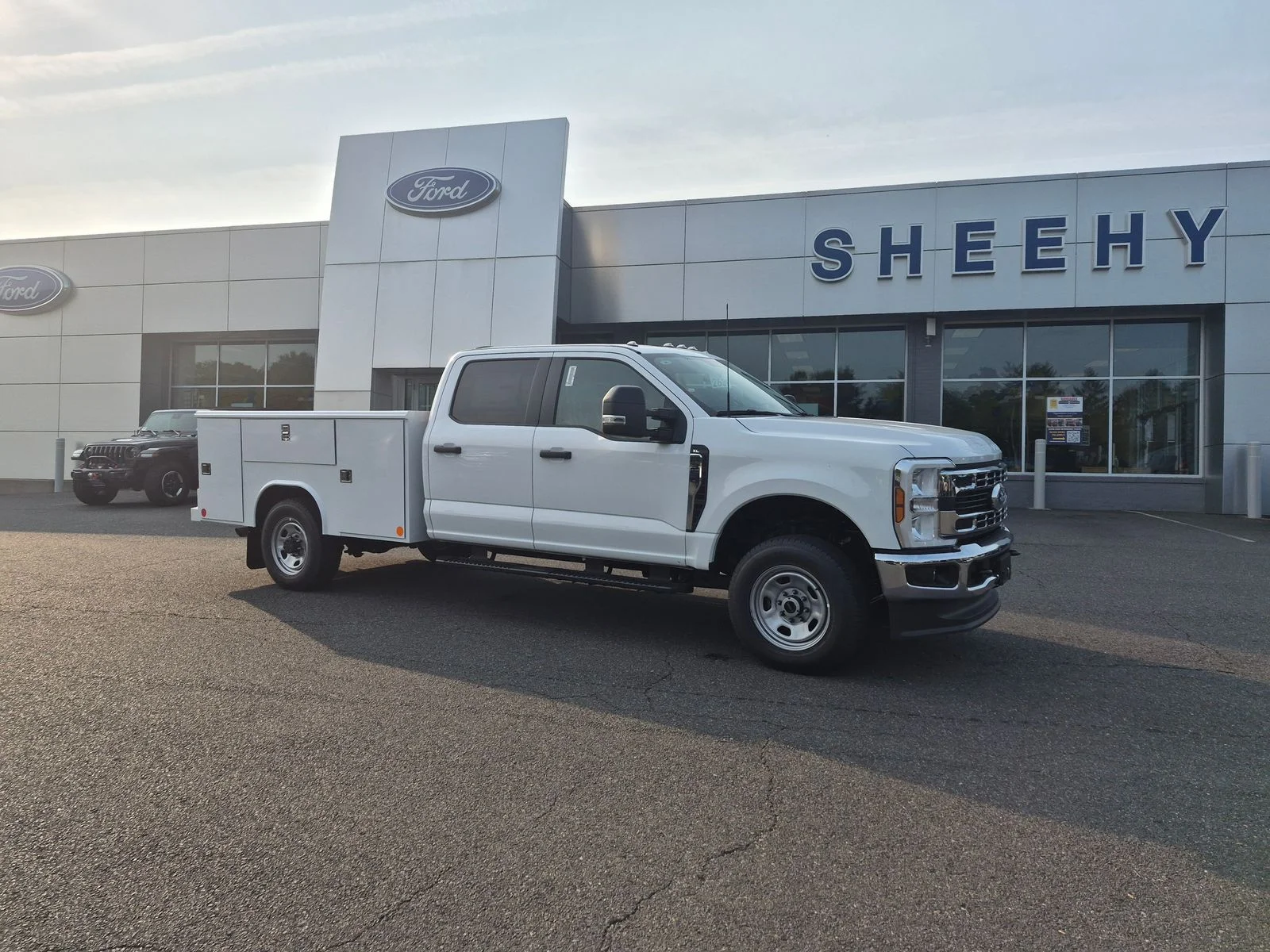 New 2026 Oxford White Ford XL SERVICE BODY image 9