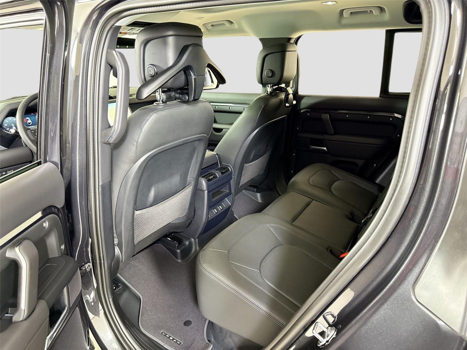 Used 2026 Carpathian Grey Premium Metallic Land Rover X-Dynamic SE | Urban Widetrack Build image 20