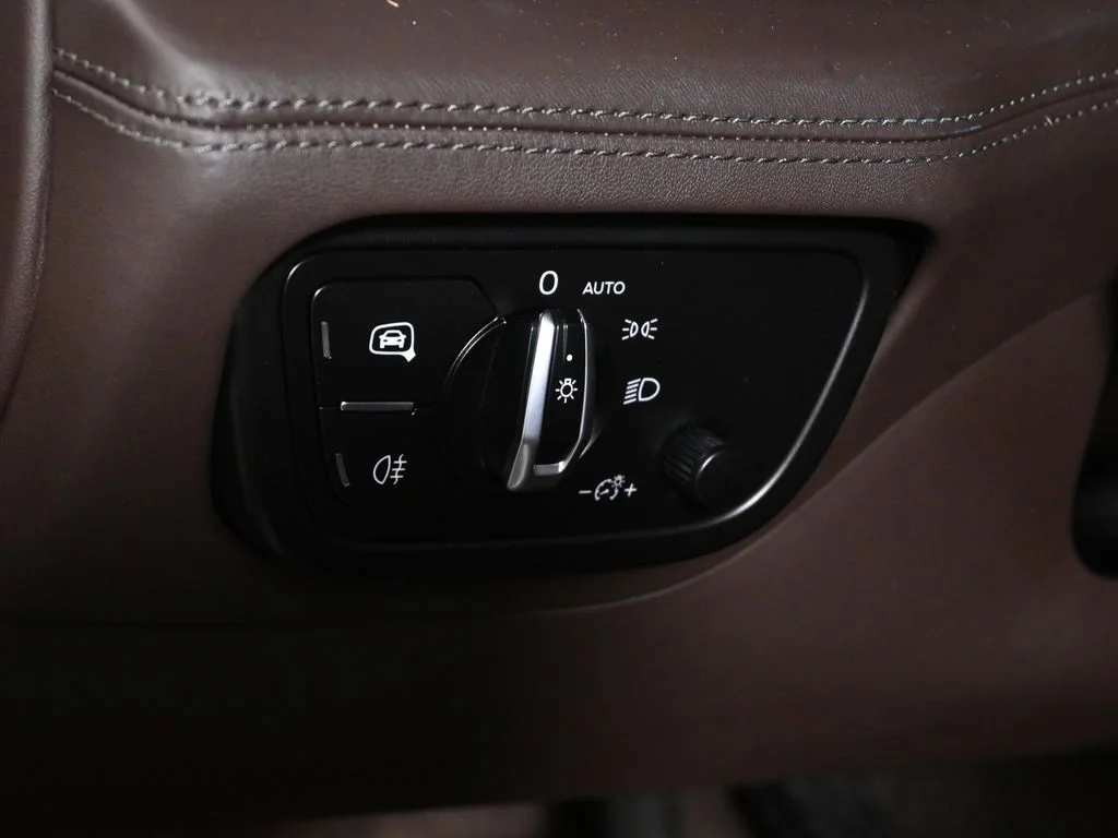 Used 2022 Blue Bentley S image 29
