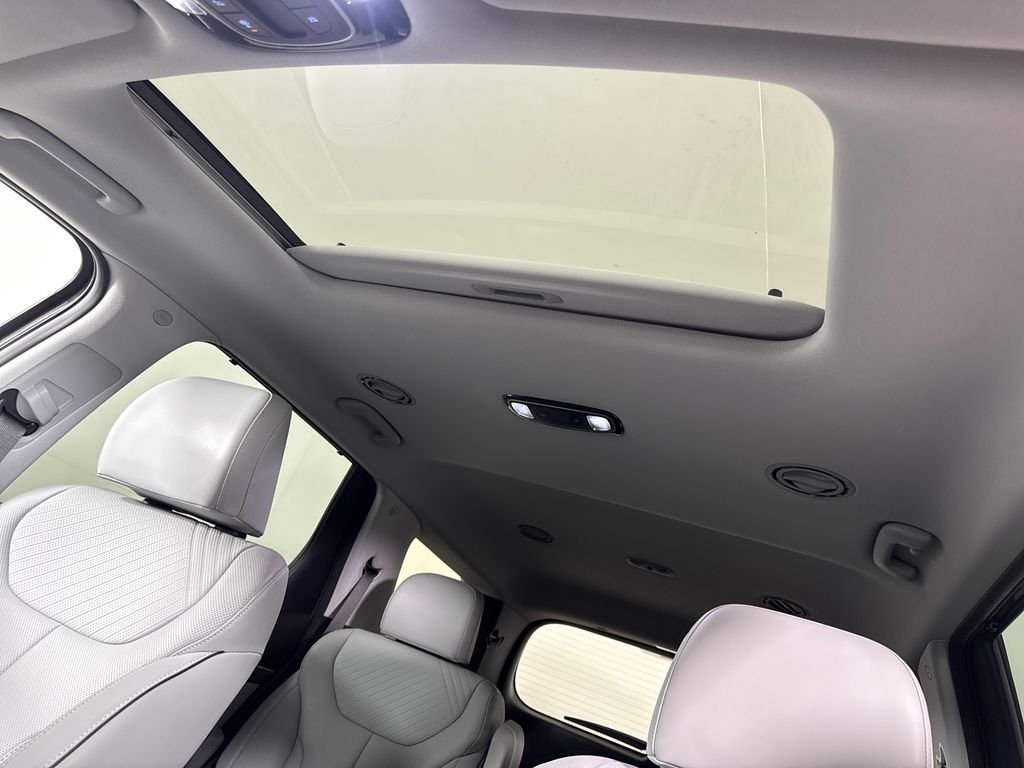Certified Used 2025 Gray Hyundai SEL Premium image 23
