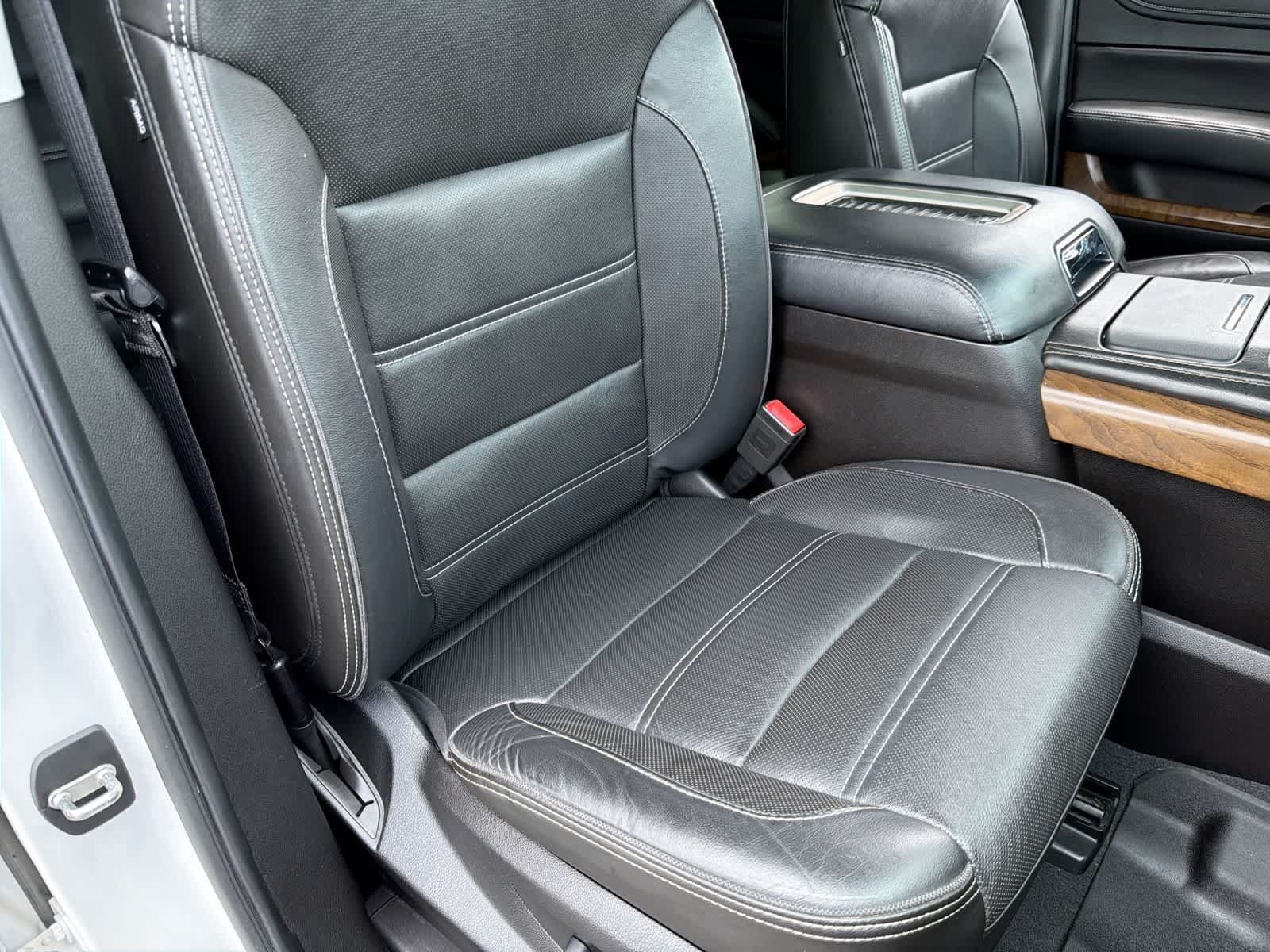 Used 2019 White Frost Tricoat GMC Denali image 23