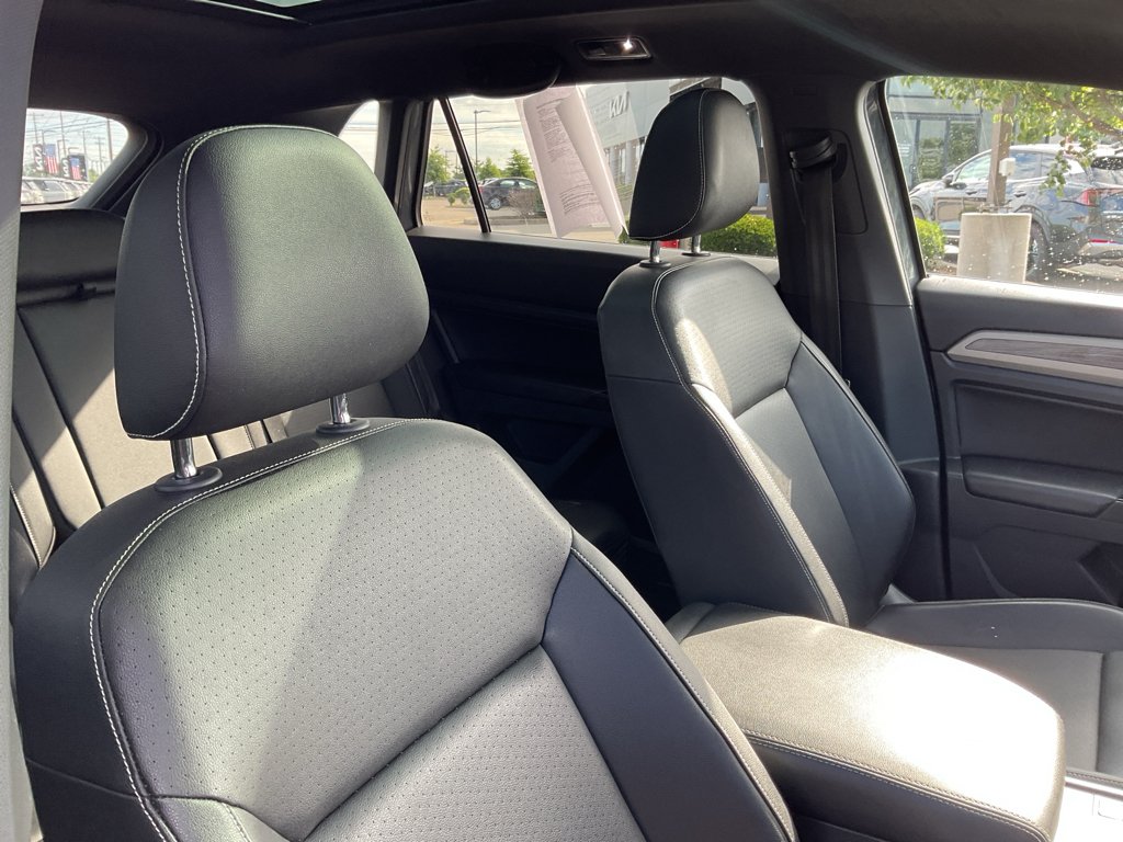 Used 2020 Gray Volkswagen 2.0T SE w/Technology image 14