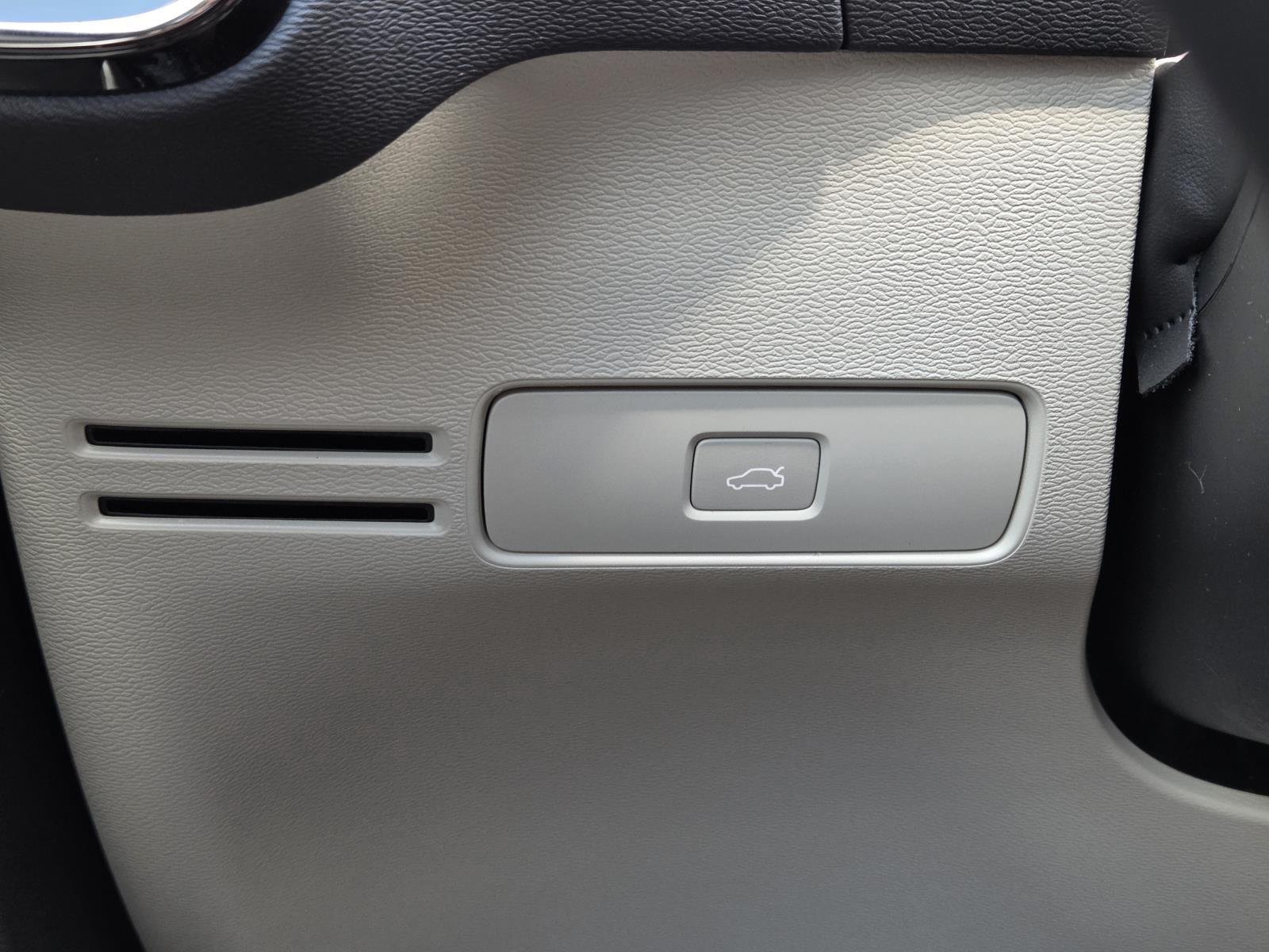 Used 2023 Sage Green Metallic Volvo Plus Bright Theme image 25