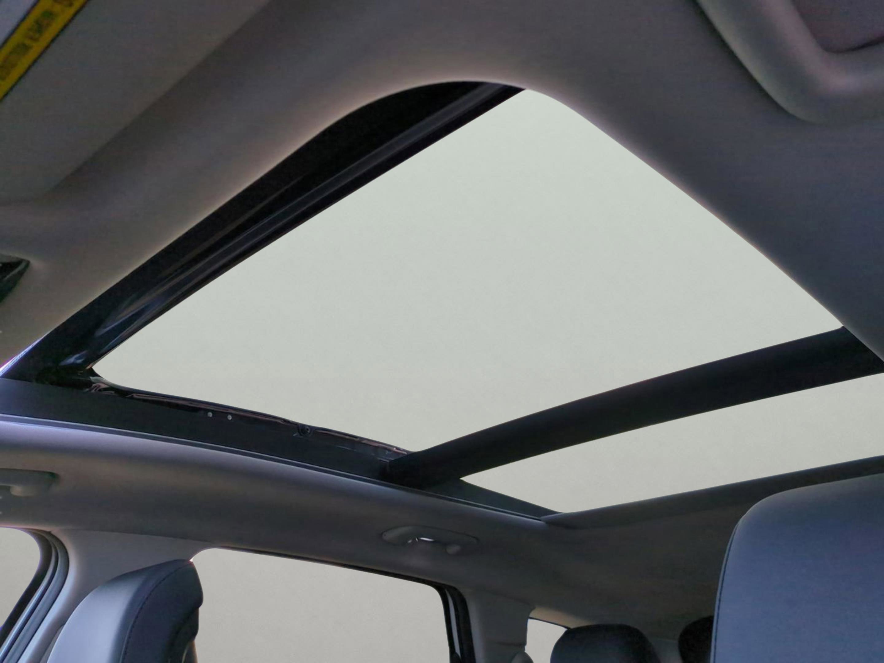 New 2026 Glacial White Pearl Kia EX image 23