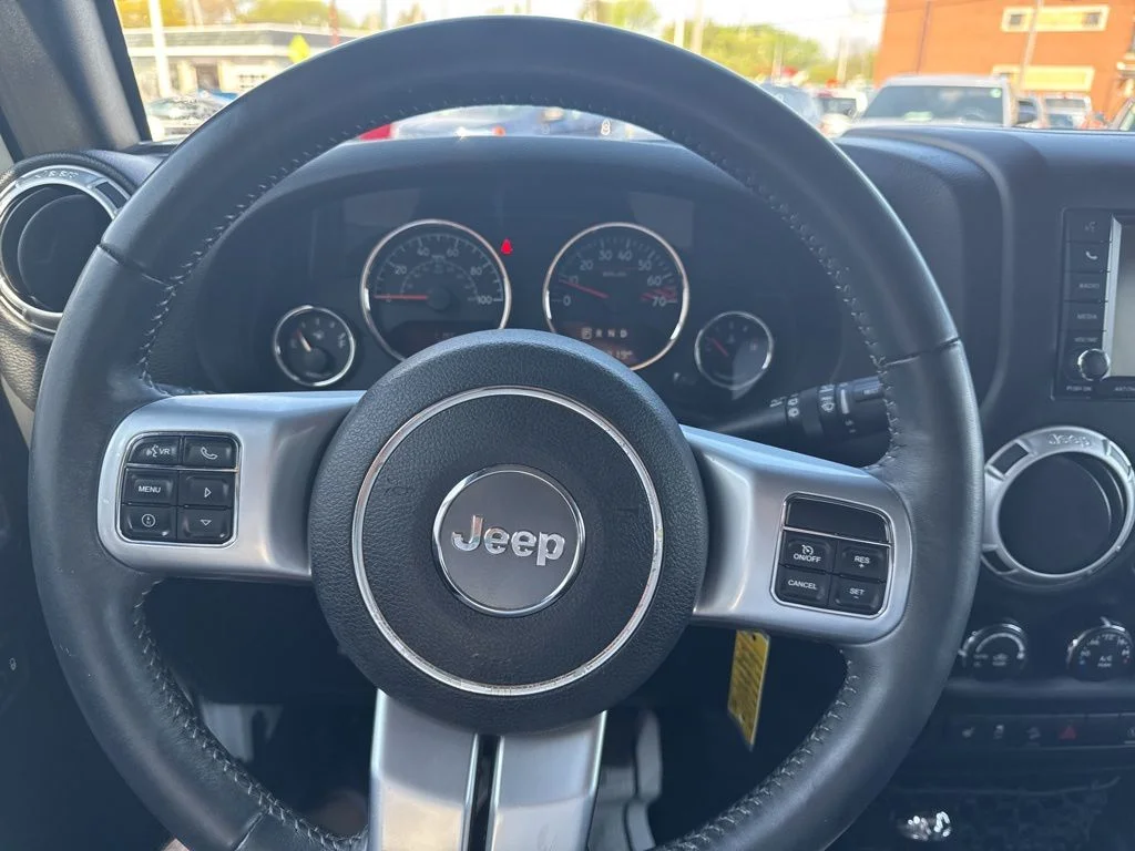 Used 2016 White Jeep Unlimited Rubicon image 16