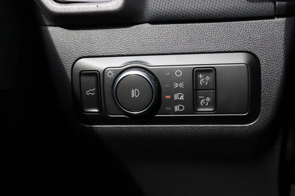 New 2025 Carbonized Gray Metallic Ford Outer Banks® image 34