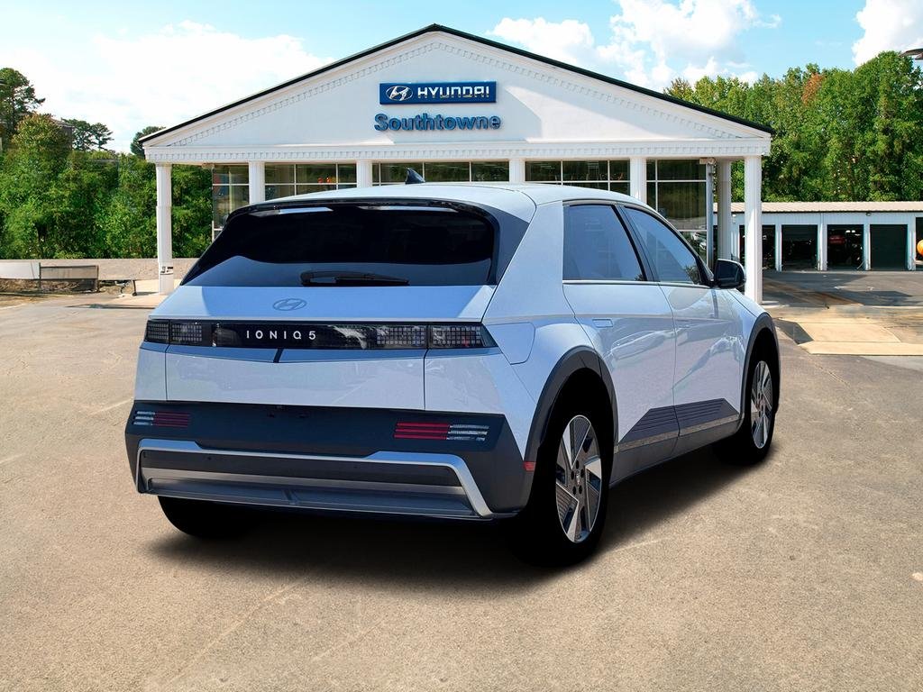 New 2026 White Hyundai SE image 7