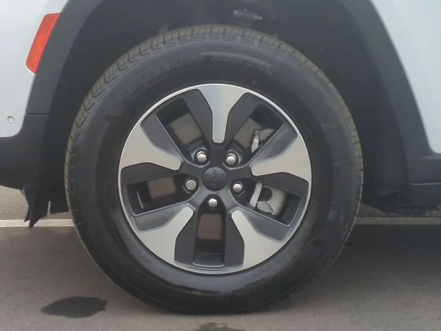Used 2022 White Jeep 4xe image 19