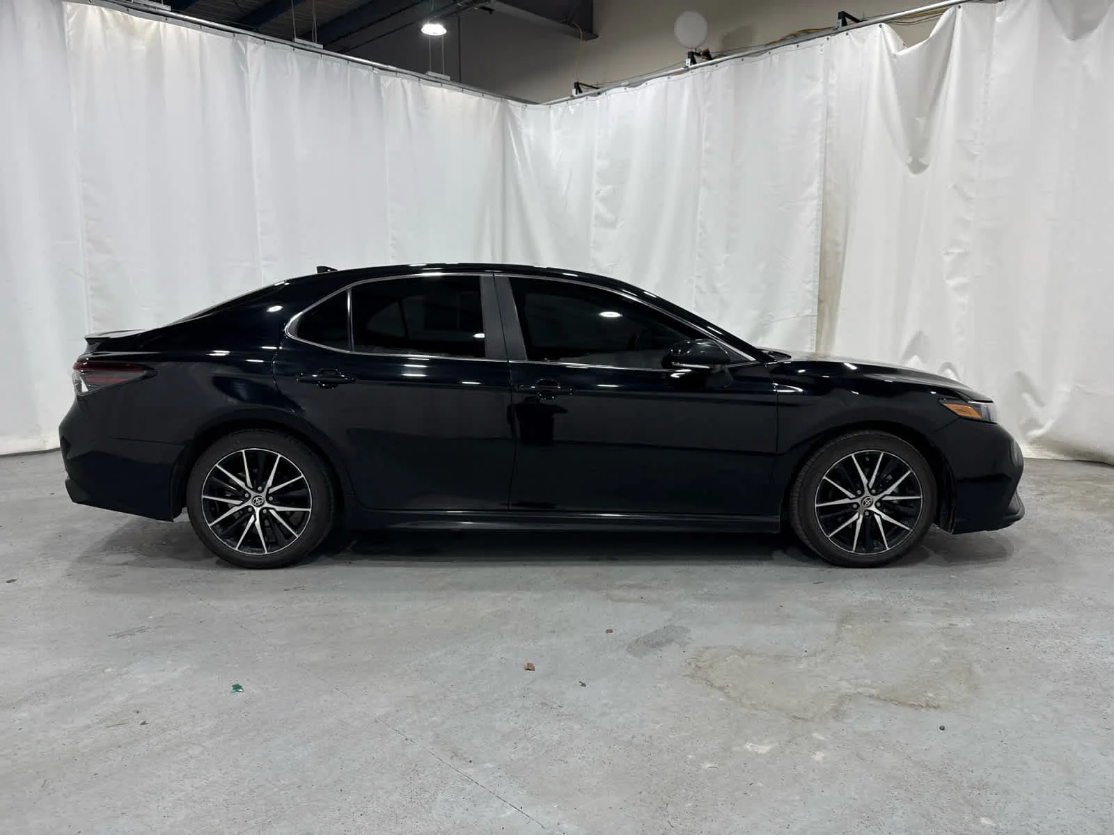 2023 Toyota Camry SE - Photo 6