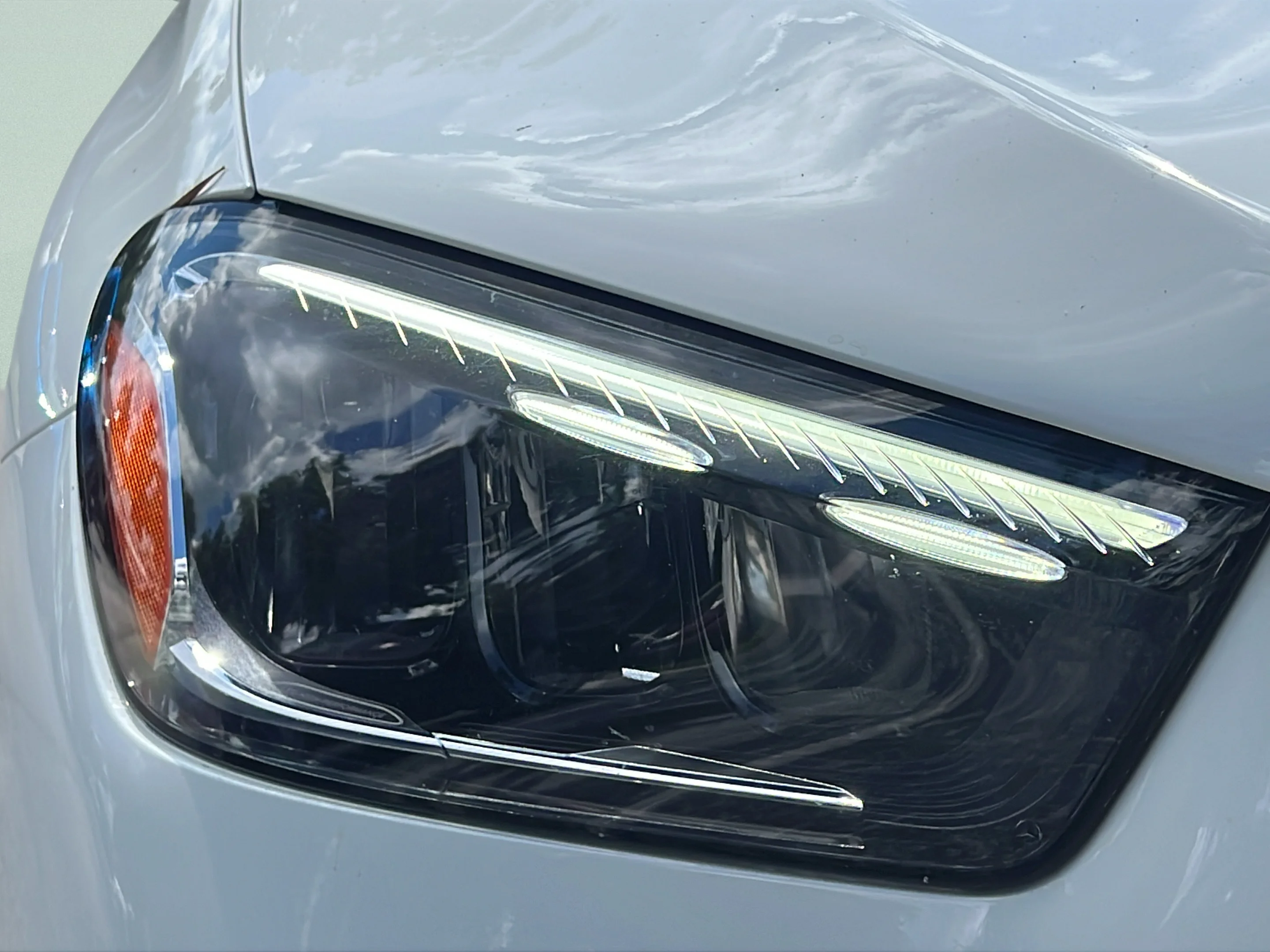 Used 2025 Polar White Mercedes-Benz GLE 450 image 25