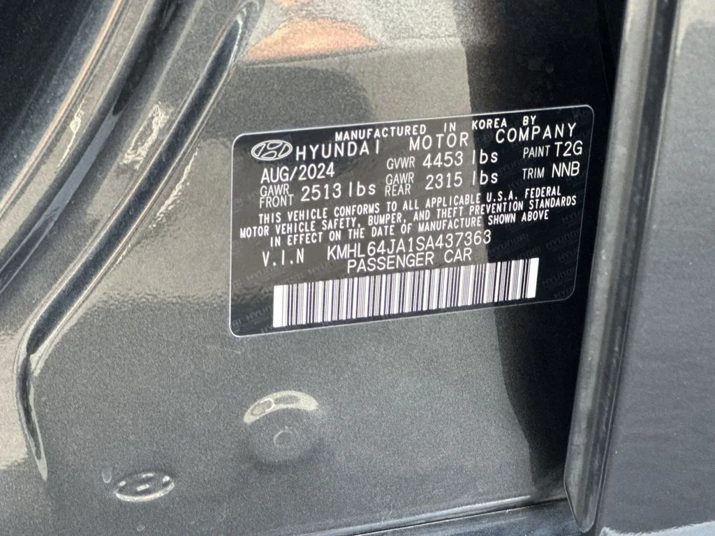 Used 2025 Gray Hyundai SEL image 33
