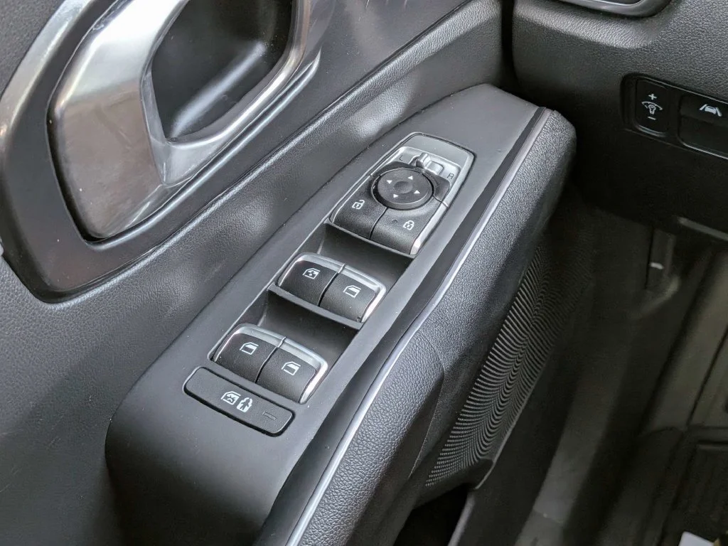 Used 2023 Silver Kia SX image 21