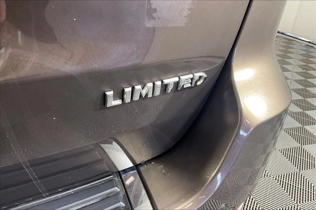 Certified Used 2019 Brown Jeep Limited 4x4 image 23