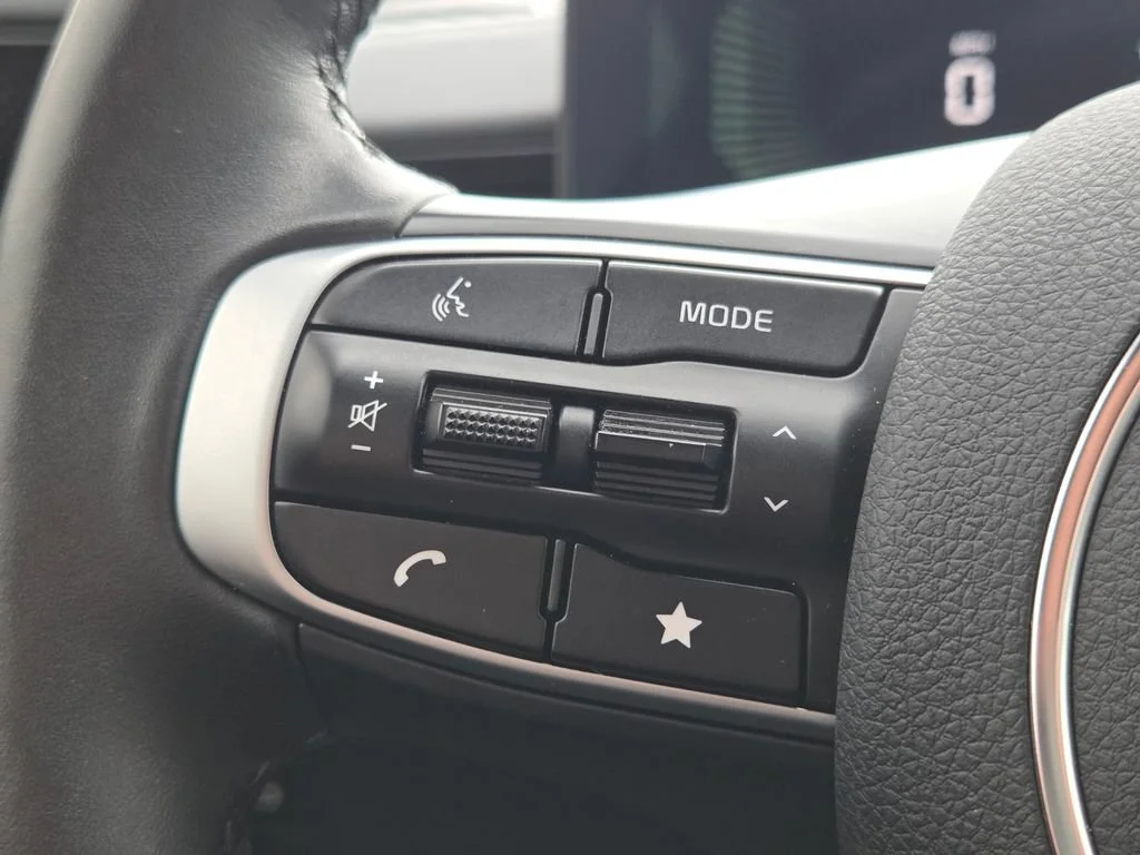 Used 2025 Aurora Black Pearl Kia GT-Line image 18