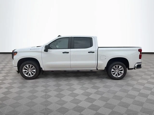 Used 2025 Summit White Chevrolet Custom image 4