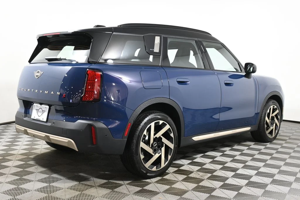 Certified Used 2025 Blue MINI Signature Plus image 7
