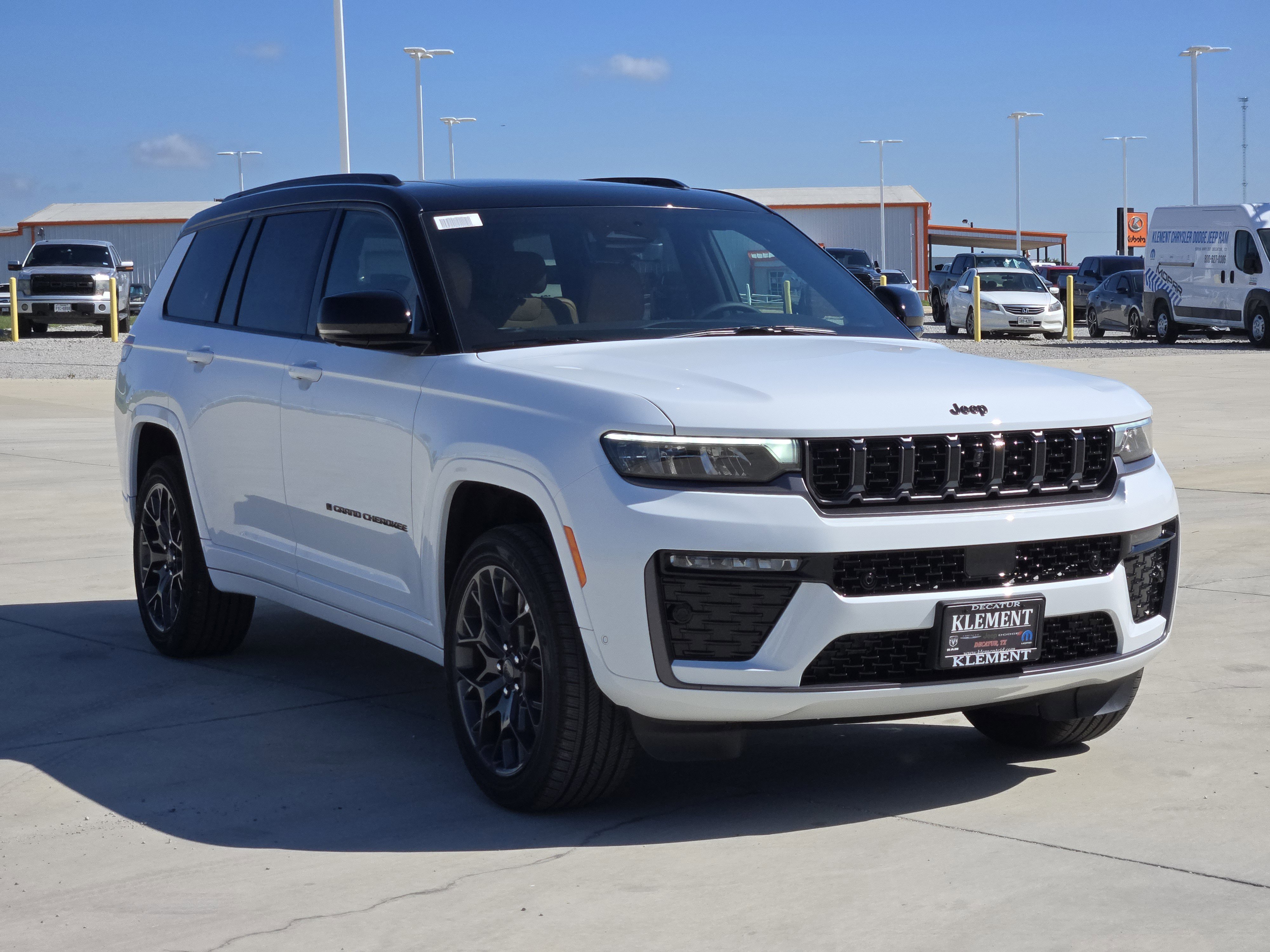 New 2026 Bright White Clear-Coat Exterior Paint Jeep Summit image 3