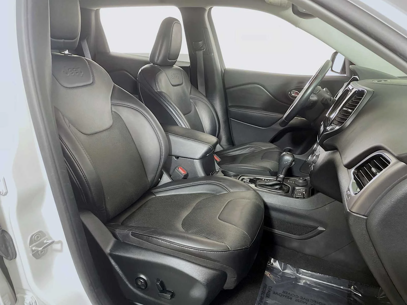Used 2020 Bright White Clearcoat Jeep Limited image 25