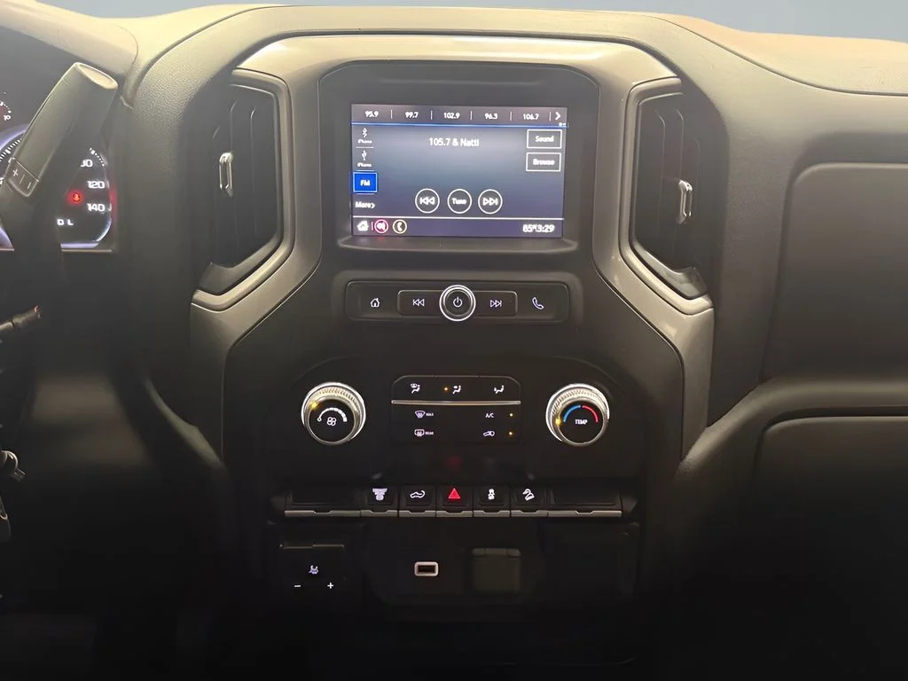 Used 2020 Silver GMC Base image 24