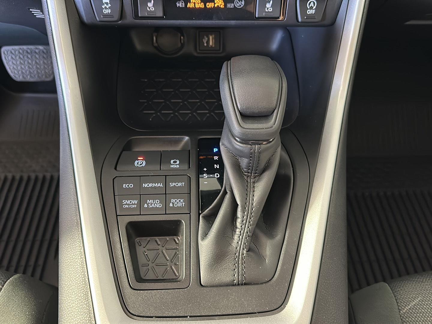 Used 2025 Ruby Flare Pearl Toyota XLE image 20