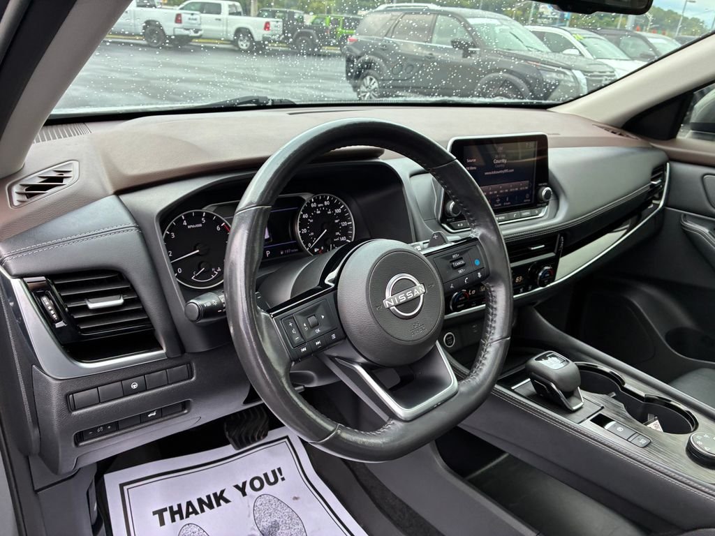 Used 2022 Gray Nissan SL image 11