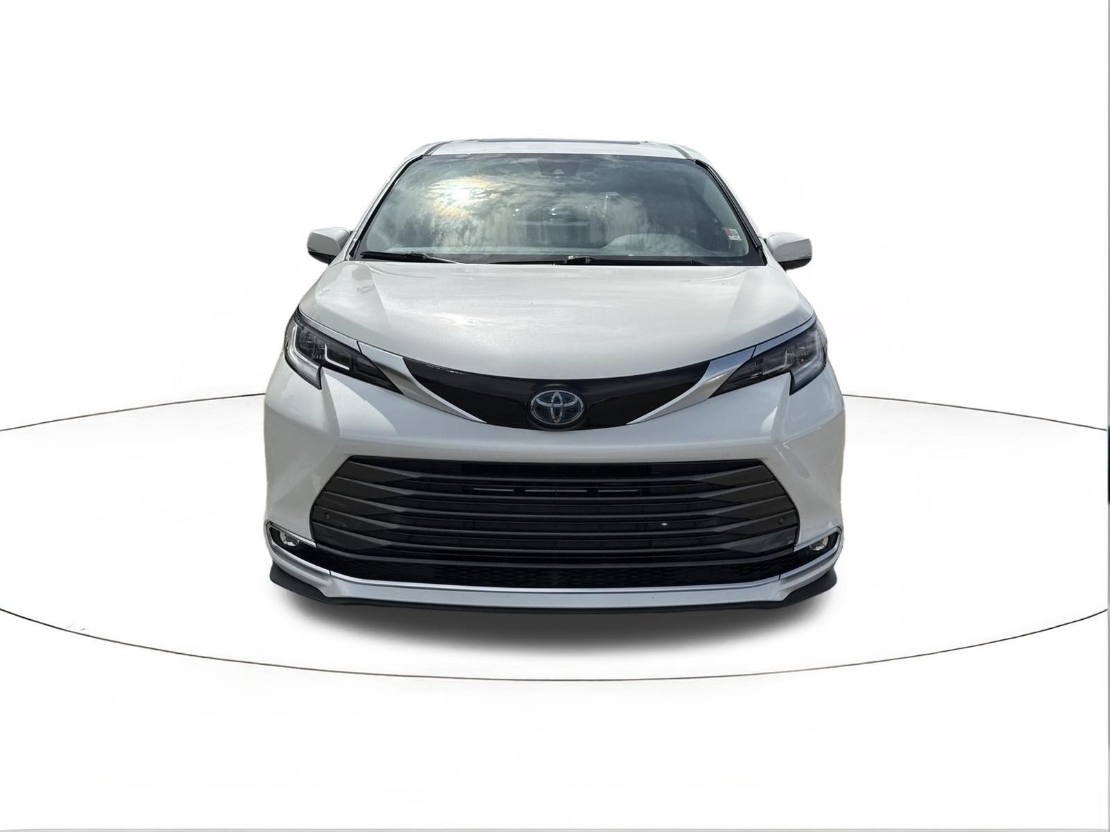 Used 2021 Blizzard Pearl Toyota Limited image 8