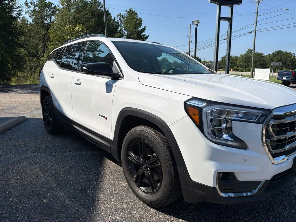 Used 2024 White GMC AT4 image 7