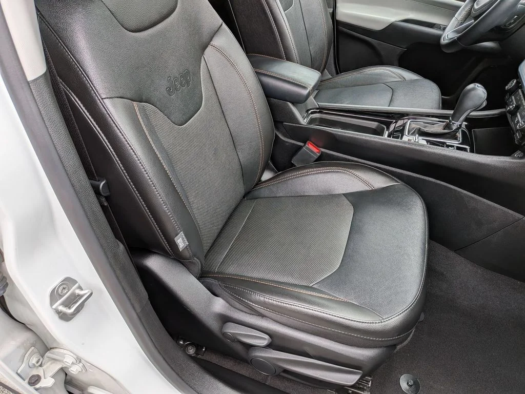Used 2022 White Jeep Limited image 24