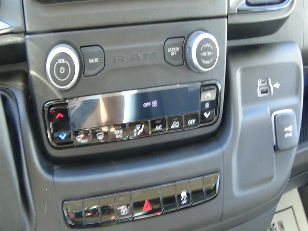 Used 2025 Bright White Clear Coat (pw7) RAM Tradesman 2500 image 18