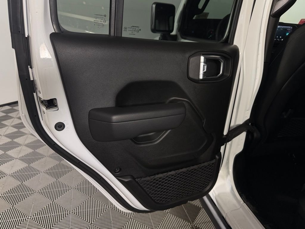 Used 2025 White Jeep Rubicon 4xe image 26