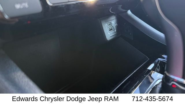New 2026 Diamond Black Crystal Pearlcoat Jeep Limited image 25