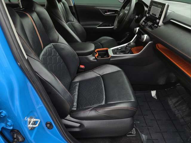 Used 2019 Blue Toyota Adventure image 33