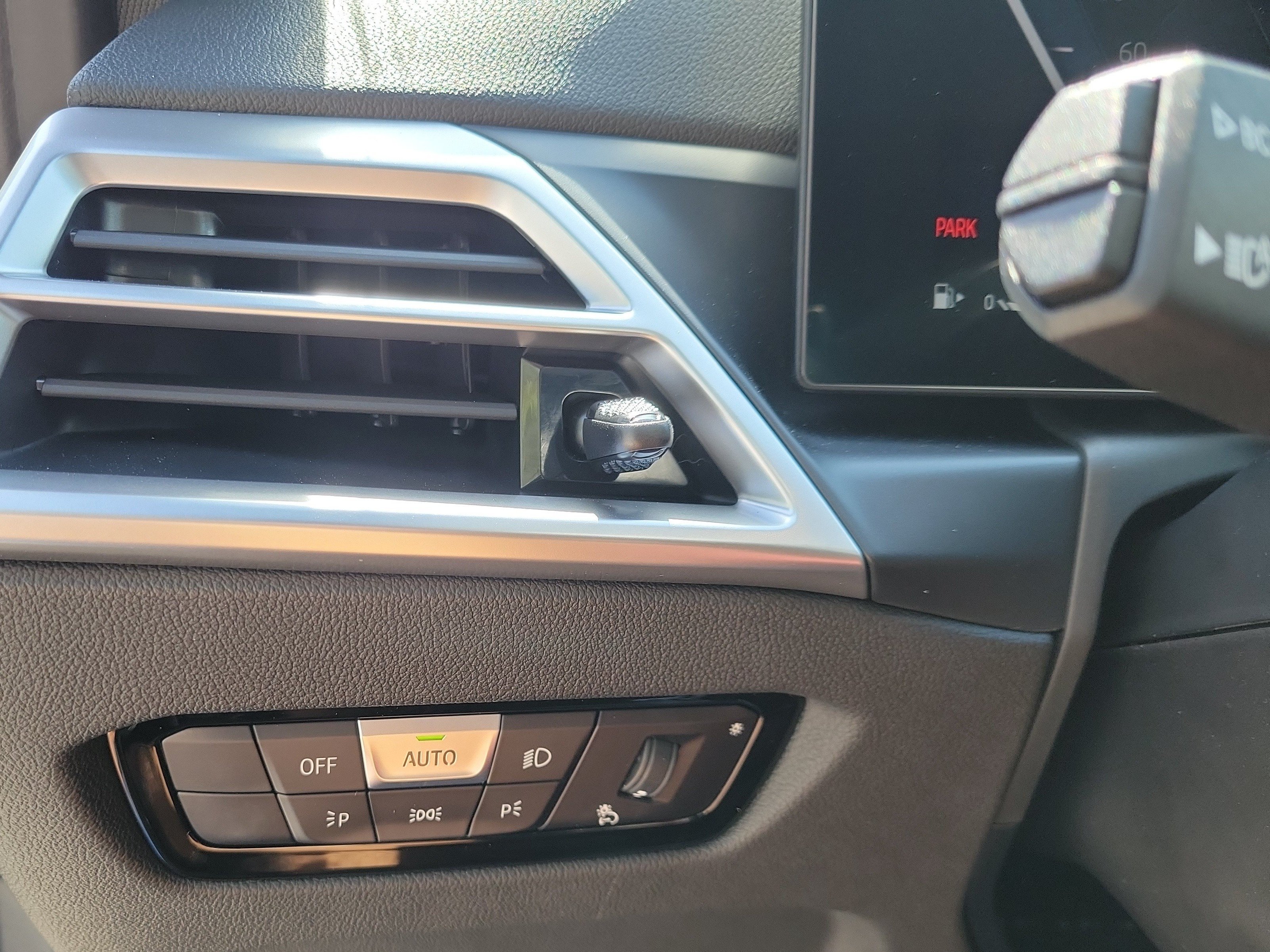 New 2026 Tanzanite Blue II Metallic BMW 330i NA image 16