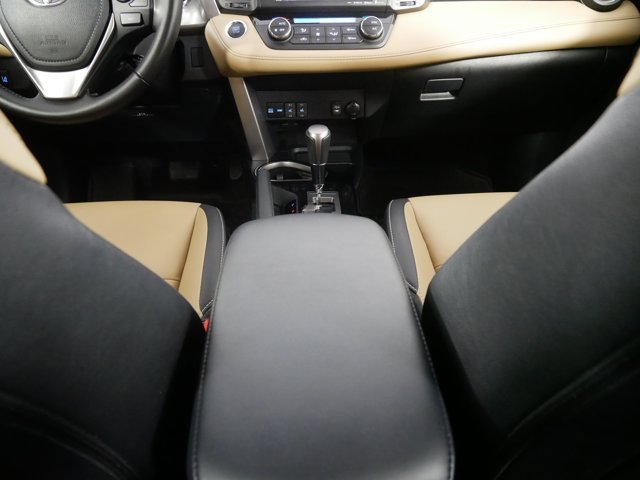 Certified Used 2018 Blizzard Pearl Toyota Limited image 25