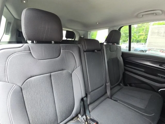 Used 2022 White Jeep Laredo image 16